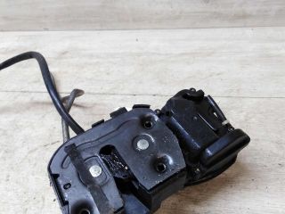 zamok-dveri-perednii-pravyi-mazda-323f-art-43971