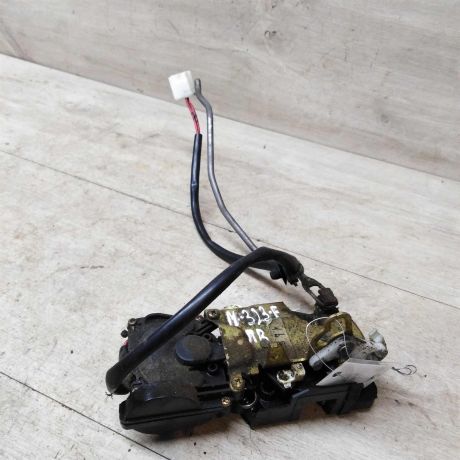 zamok-dveri-perednii-pravyi-mazda-323f-art-43971-big-1