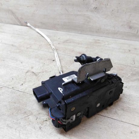 zamok-dveri-perednii-levyi-audi-a6-c5-2004-gv-avto-bylo-s-pravym-rulem-art-44926-big-3