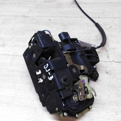 zamok-dveri-zadnii-pravyi-volkswagen-jetta-4-art-46324-big-1