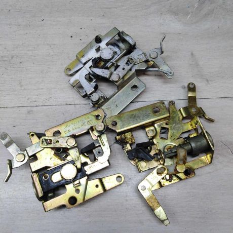 zamok-dveri-mexanizm-sdviznoi-bokovoi-volkswagen-transporter-t4-art-47477-big-0