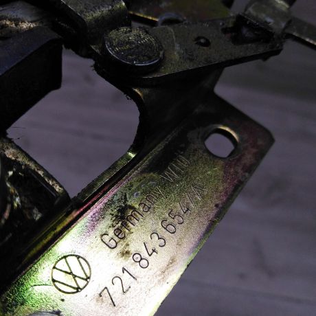 zamok-dveri-mexanizm-srednii-sdviznoi-volkswagen-transporter-t4-art-47483-big-1