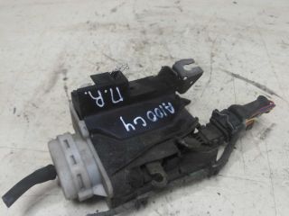 zamok-dveri-perednii-pravyi-audi-100-c4-art-49961