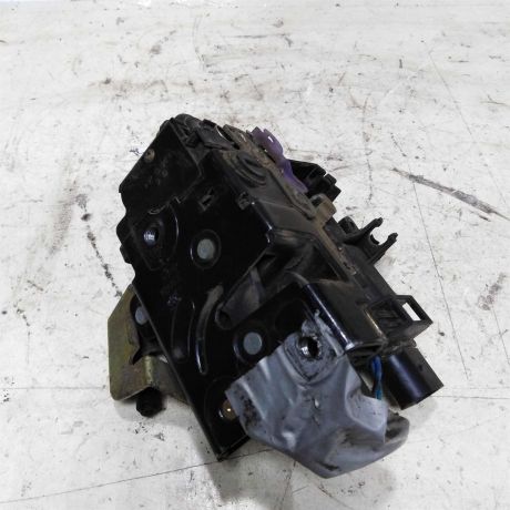 zamok-dveri-zadnii-levyi-audi-a6-c5-art-50803-big-1