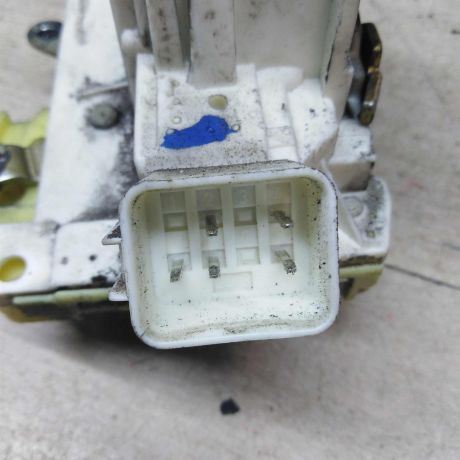 zamok-dveri-perednii-pravyi-ford-focus-1-art-51177-big-2