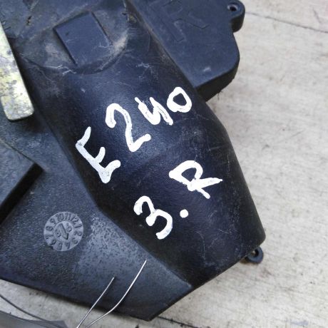 zamok-zadnei-pravoi-dveri-mercedes-e-class-w210-art-51786-big-1