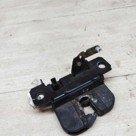 zamok-dveri-niznii-zadnei-levoi-raspasnoi-volkswagen-caddy-05-gv-art-54121-big-0