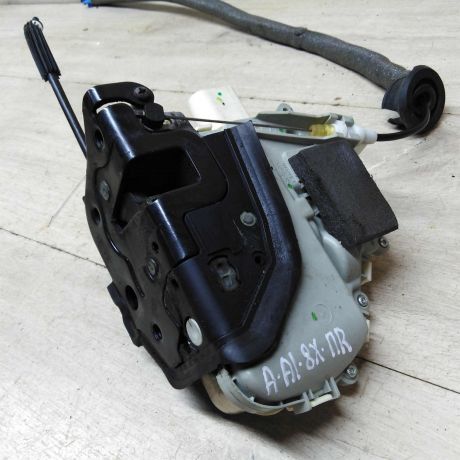 zamok-dveri-pravyi-kupe-audi-a1-i-8x-art-54929-big-0