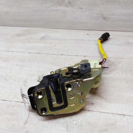 zamok-dveri-zadnei-levoi-kia-sorento-1-do-rest-art-54933-big-0