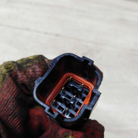 zamok-dveri-zadnei-levoi-kia-sorento-1-do-rest-art-54933-big-2