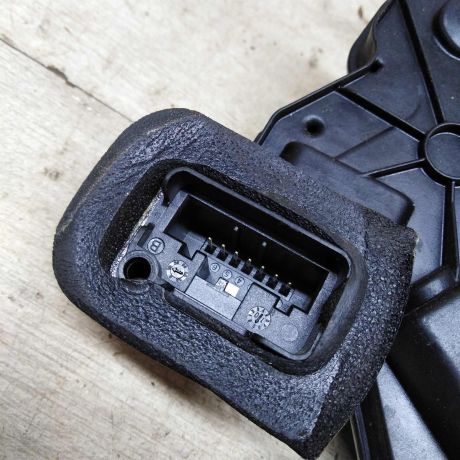 zamok-dveri-perednii-pravyi-volkswagen-golf-6-xetcbek-art-56406-big-2