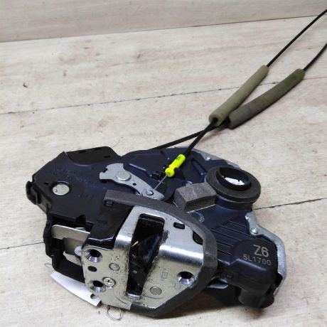 zamok-dveri-perednei-pravoi-toyota-corolla-ix-e120-e130-e12-xetcbek-art-56425-big-0