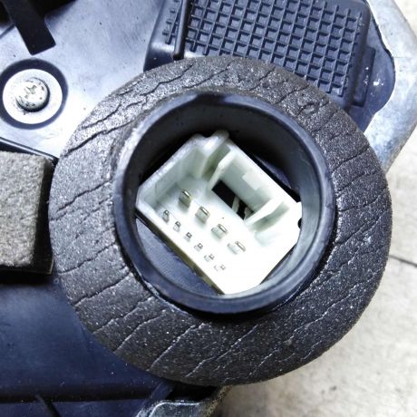 zamok-dveri-perednei-pravoi-toyota-corolla-ix-e120-e130-e12-xetcbek-art-56425-big-1