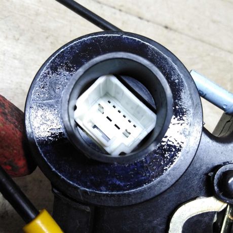 zamok-dveri-zadnii-levyi-toyota-corolla-ix-e120-e130-e12-xetcbek-art-56426-big-2