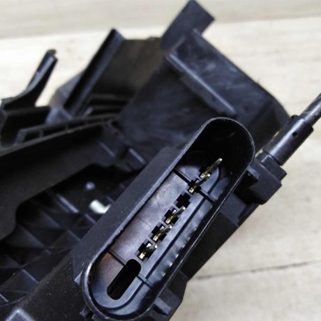 zamok-dveri-perednii-pravyi-ford-focus-3-art-56438-big-1