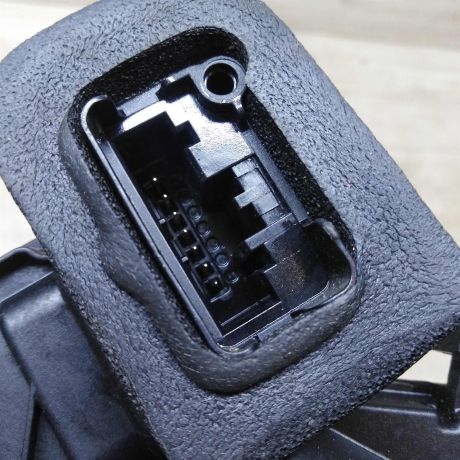 zamok-dveri-perednii-levyi-volkswagen-golf-6-pravyi-rul-art-56697-big-1