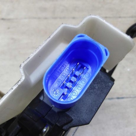 zamok-dveri-perednii-pravyi-volkswagen-golf-6-art-56873-big-1