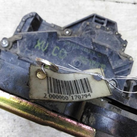 zamok-dveri-zadnii-pravyi-ford-focus-1-xetcbek-art-58733-big-1