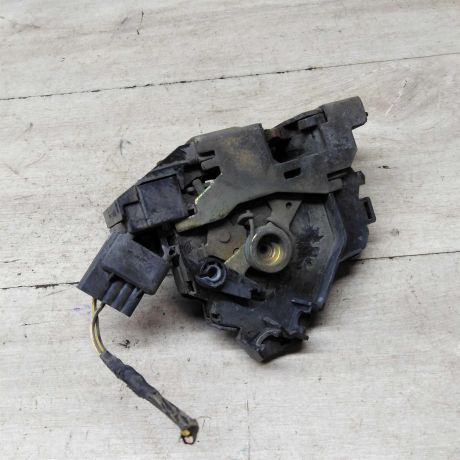 zamok-dveri-zadnii-levyi-ford-focus-1-xetcbek-art-58878-big-2