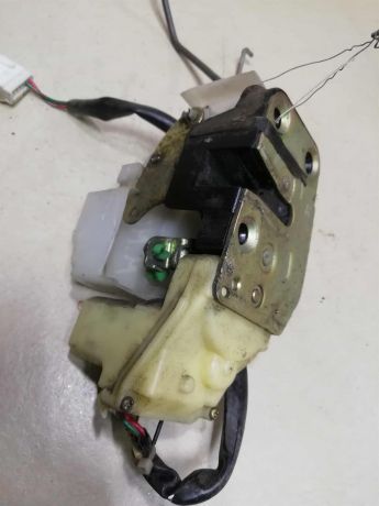 zamok-dveri-perednii-pravyi-mazda-millenia-art-60687-big-0