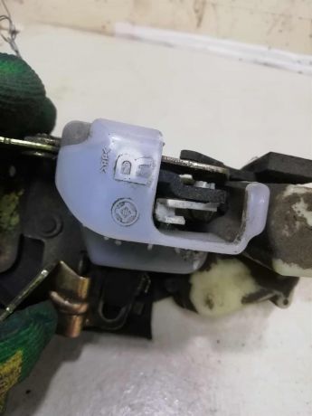 zamok-dveri-zadnei-pravoi-mazda-millenia-art-60689-big-2