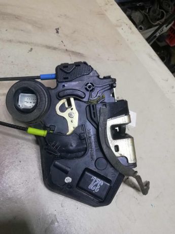 zamok-dveri-zadnii-levyi-toyota-avensis-t25-art-61449-big-4