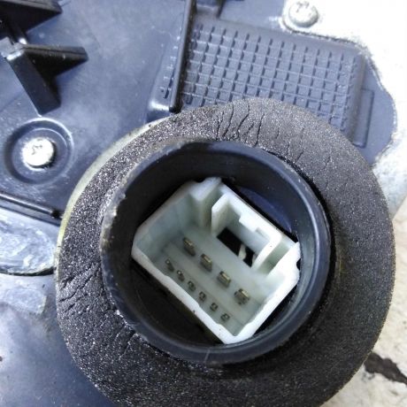 zamok-dveri-perednii-pravyi-toyota-avensis-iii-t27-i-pravyi-rul-art-62208-big-1