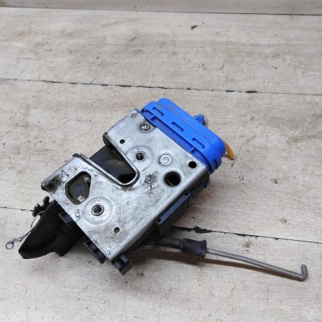 zamok-dveri-zadnii-pravyi-audi-a4-b5-art-62727-big-1