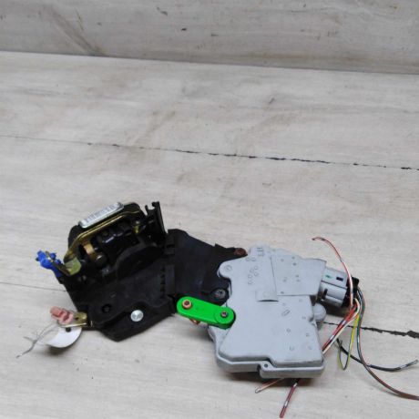 zamok-dveri-perednii-levyi-nissan-almera-n16-art-64187-big-0