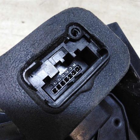 zamok-dveri-zadnii-pravyi-skoda-yeti-i-art-75391-big-3