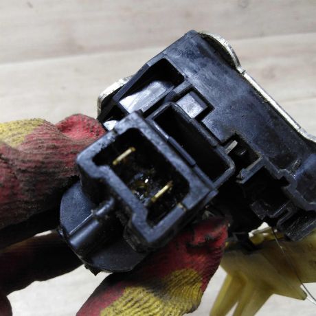 zamok-dveri-perednii-pravyi-renault-sandero-i-art-77781-big-1