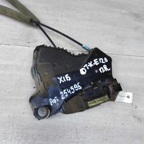 zamok-dveri-perednii-pravyi-toyota-corolla-e120-xetcbek-art-79449-big-0