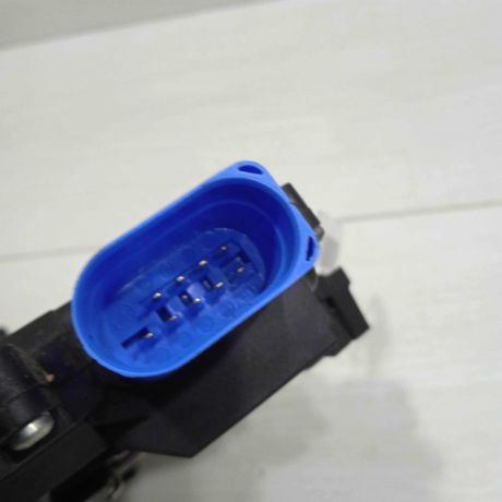 zamok-dveri-perednii-pravyi-skoda-octavia-ii-a5-art-79913-big-1