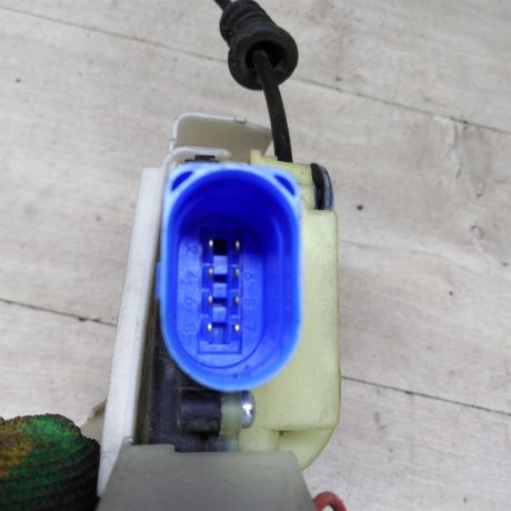 zamok-dveri-pravyi-volkswagen-transporter-t5-art-81128-big-2