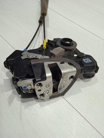 zamok-dveri-perednii-pravyi-toyota-corolla-ix-e120-e130-art-81804-big-0