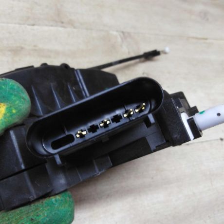 zamok-dveri-zadnii-pravyi-ford-focus-3-art-82365-big-3