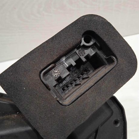 zamok-dveri-zadnii-pravyi-volkswagen-polo-5-art-88264-big-1