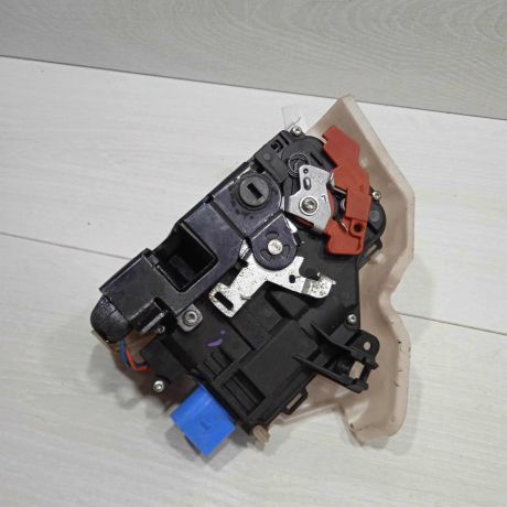 zamok-dveri-zadnii-levyi-volkswagen-jetta-5-art-88268-big-0