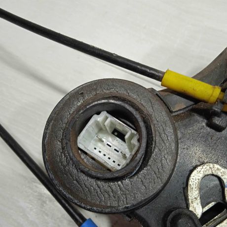 zamok-dveri-zadnii-pravyi-toyota-corolla-ix-e120-e130-art-89346-big-3