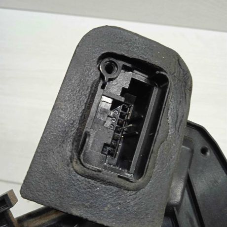 zamok-dveri-zadnii-pravyi-skoda-yeti-i-art-90846-big-3