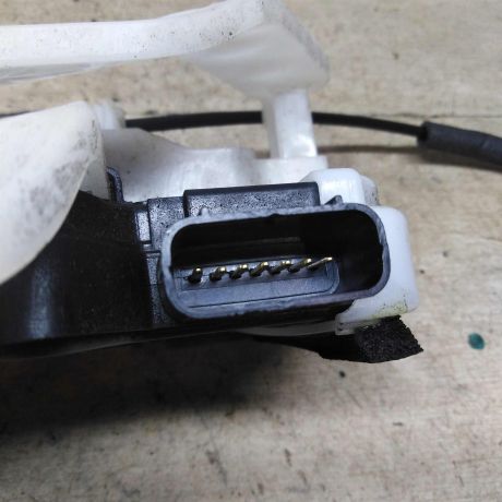 zamok-dveri-zadnii-pravyi-hyundai-ix35-i-art-91675-big-2