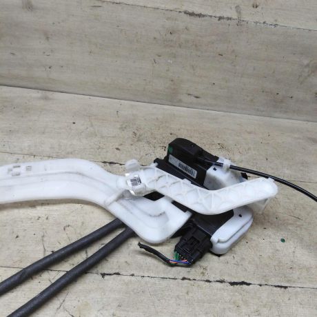 zamok-dveri-zadnii-pravyi-hyundai-ix35-i-art-91675-big-1