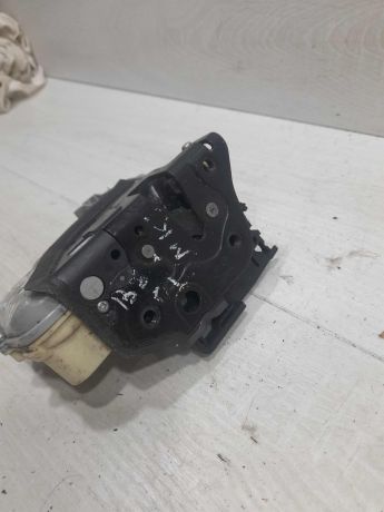 zamok-dveri-perednii-levyi-volkswagen-passat-b6-art-100737-big-2