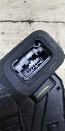 zamok-dveri-zadnii-pravyi-volkswagen-jetta-vi-art-101352-big-1