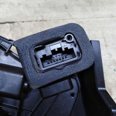 zamok-dveri-skoda-yeti-i-zadnii-pravyi-art-101830-big-2