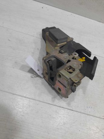 zamok-dveri-zadnii-pravyi-volvo-s40-volvo-v40-art-101889-big-1