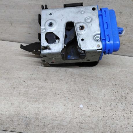 zamok-dveri-zadnii-levyi-audi-a4-b5-art-103841-big-2