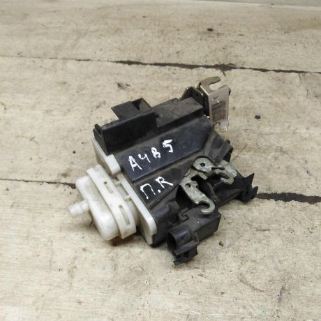 zamok-dveri-perednii-pravyi-audi-a4-b5-art-105391-big-0
