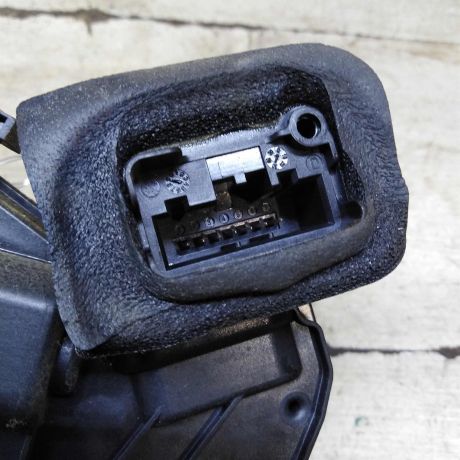 zamok-dveri-zadnii-pravyi-volkswagen-jetta-vi-art-105504-big-4