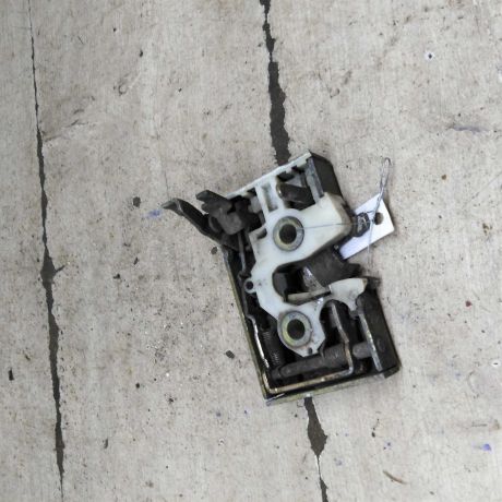 zamok-dveri-perednii-pravyi-volkswagen-passat-b2-art-105547-big-1